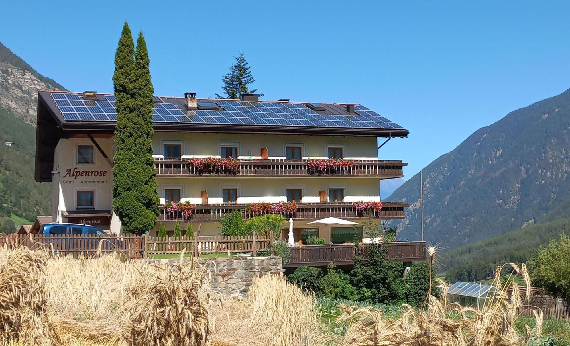 Alpenrose Aparthotel Мартело Екстериор снимка